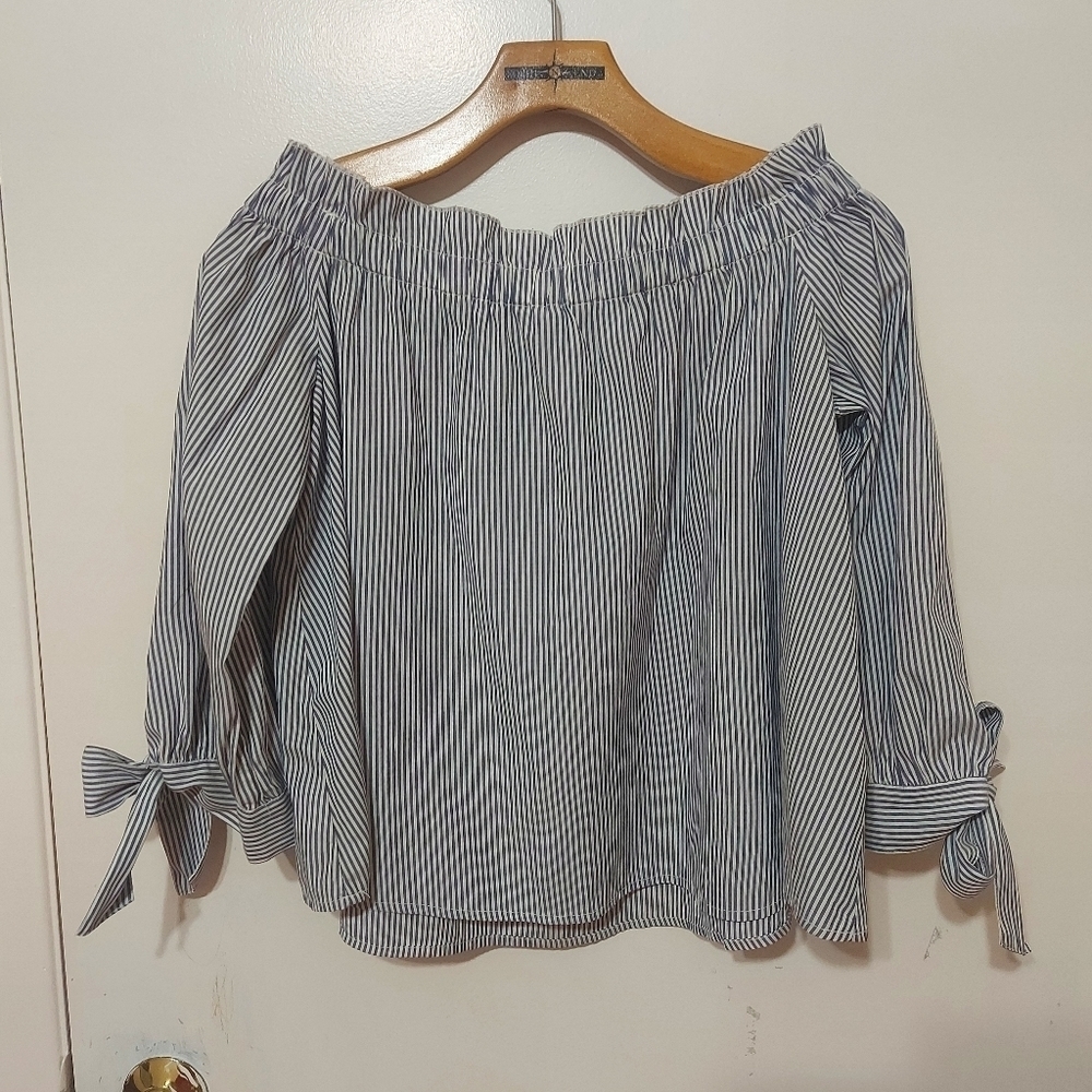 AE Off-Shoulder Top - Picture 5 of 8